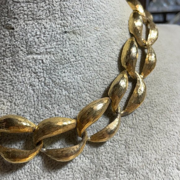 Vintage 90s Chunky Large Links Gold Tone Collar Choker Necklace 16” L - Picture 4 of 6